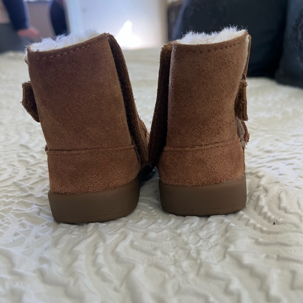 UGGs - Picture 6 of 6